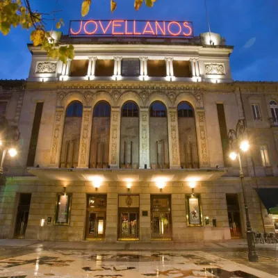 Fachada del teatro Jovellanos